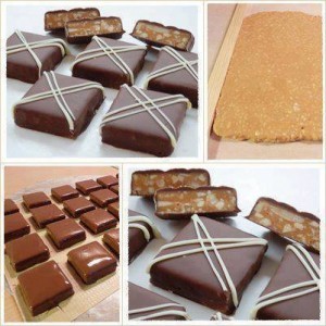 http://www.recette-2-cuisine.com/2013/12/carres-noix-amandes-et-chocolat/