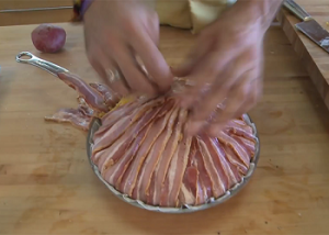 Tarte aux pommes de terre et cheddar en croûte de bacon10